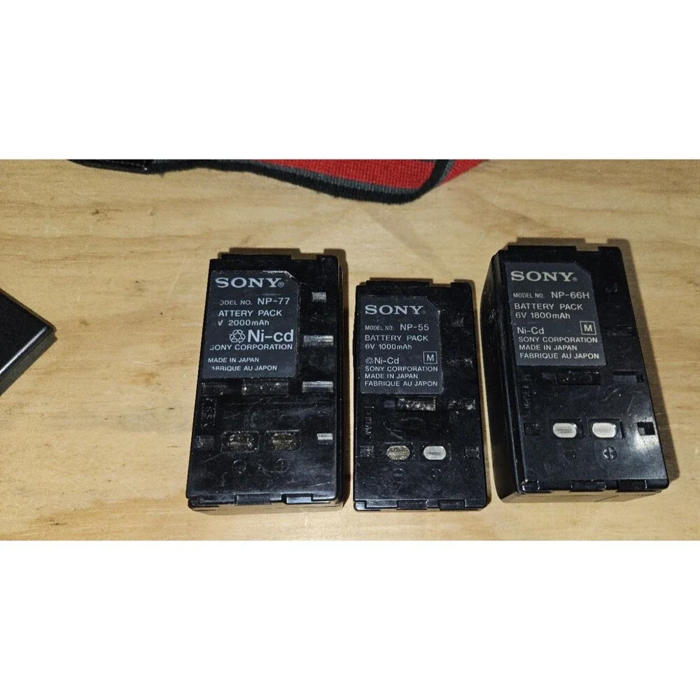 Sony Handycam CCD-F40 Video8 Camcorder w/ Manual Battery Powers On PART REPAIR
